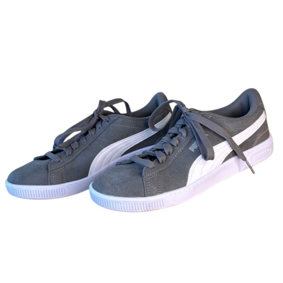 Puma Shoes - Puma Sneakers Gray & White Suede in Size 7 EUC‎